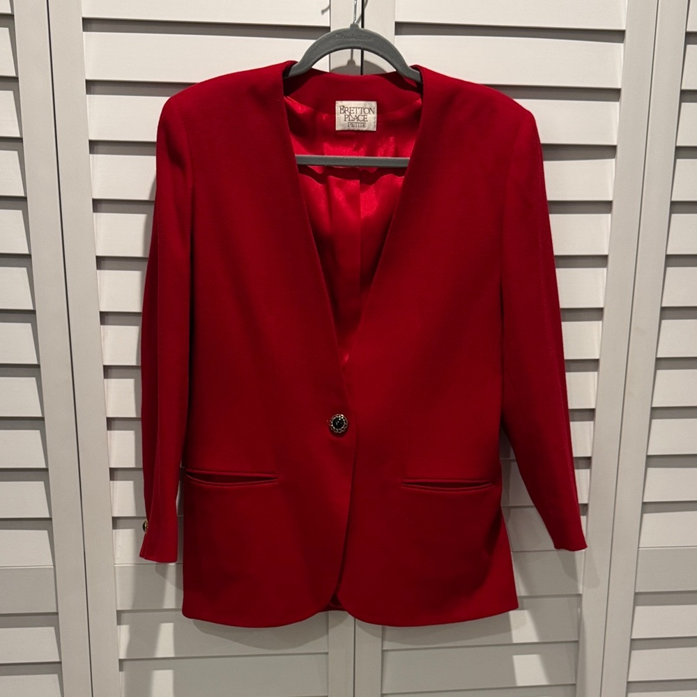 Bretton Place Vintage like new Classic Red Women's lined Blazer with Pockets.